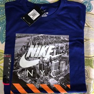 New with tags Nike Graphic Cotton T shirt